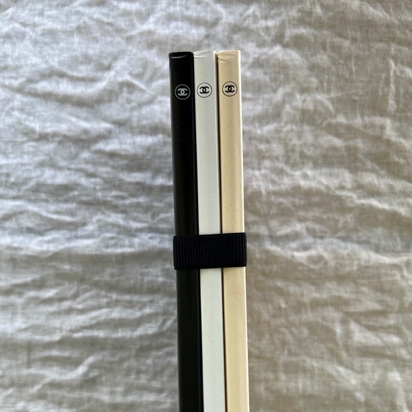 CHANEL Beauté Exclusive Gift Set | Set of 3 Branded Notebooks - Picture 7 of 8
